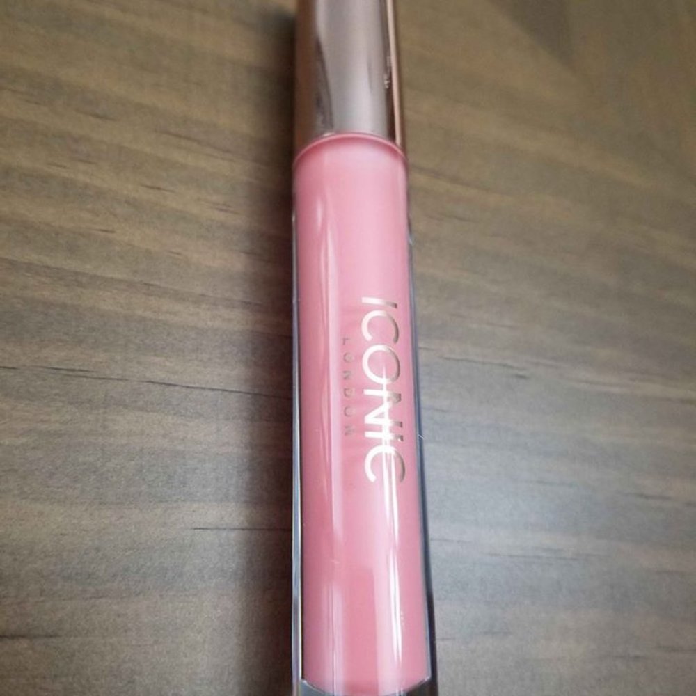 Iconic Lip Plumping Gloss